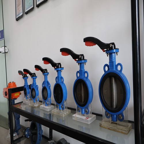 Samankeskiset perhonen venttiililuettelot